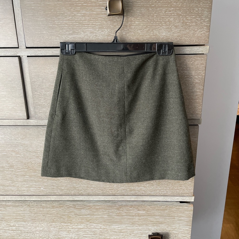 *SOLD* Aritzia Wilfred skirt like new